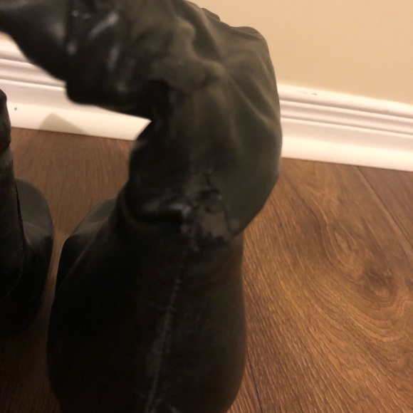 Black boots - Picture 4 of 4